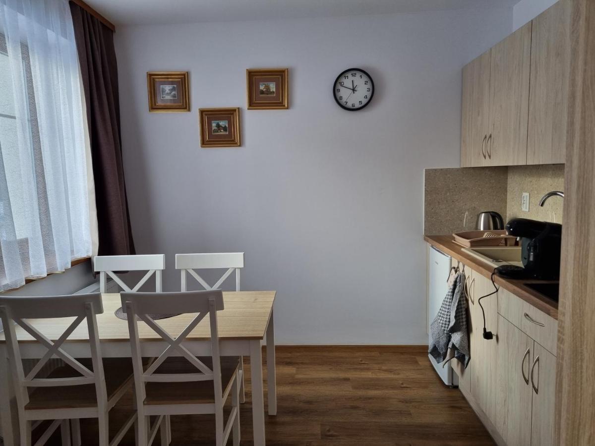 Apartmany U Petra เยเซนิค ภายนอก รูปภาพ